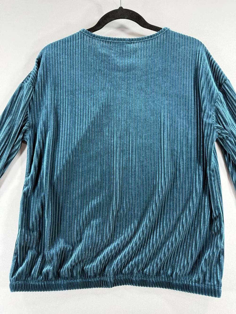 Carolina Belle Montreal Teal Pleated Velour Long Sleeve Top Women's Medium - Picture 8 of 13